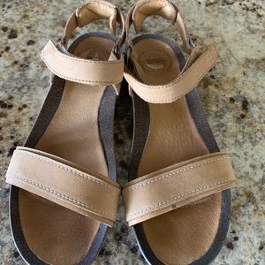 Teva Tan Leather 8.5